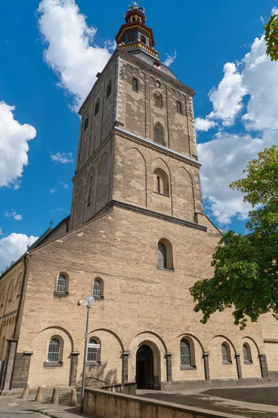 Portal Den Romanska Basilikan Saint Ursula Med Blå Himmel Och — Stockfoto