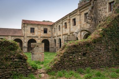 Eski manastır de Santa Maria la gerçek Obona, landmark Tineo ve Pola de Allande, Asturias, İspanya arasında Camino de Santiago izinde
