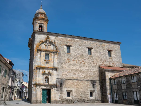 Melide Španělsko Srpna 2018 Hlavní Kostel Městské Centrum Melide Modrou — Stock fotografie