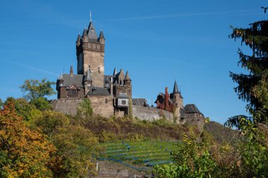 Cochem, Almanya - 5 Ekim 2018: Almanya, Europe Moselle Nehri üzerinde 5 Ekim 2018 yakın eski Cochem castle, panoramik görüntü 