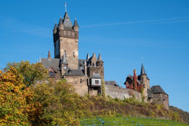 Cochem, Almanya - 5 Ekim 2018: Almanya, Europe Moselle Nehri üzerinde 5 Ekim 2018 yakın eski Cochem castle, panoramik görüntü 