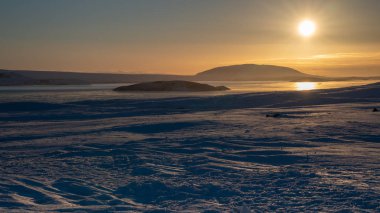 İzlanda, Avrupa 'da soğuk bir kış gününde gün doğumu