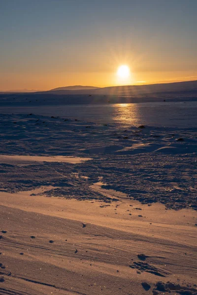 İzlanda, Avrupa 'da soğuk bir kış gününde gün doğumu