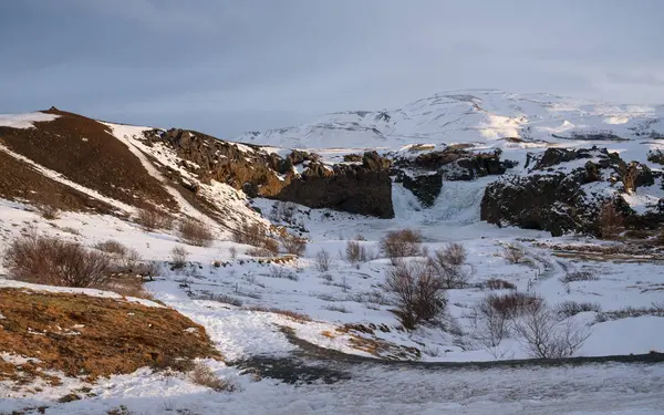 Водопад Hjalparfoss, Исландия, Европа — стоковое фото