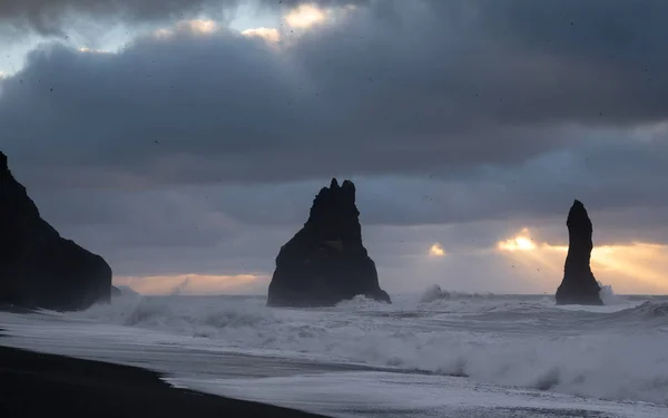 Reynisfjara cerca de Vik, Islandia, Europa — Foto de Stock