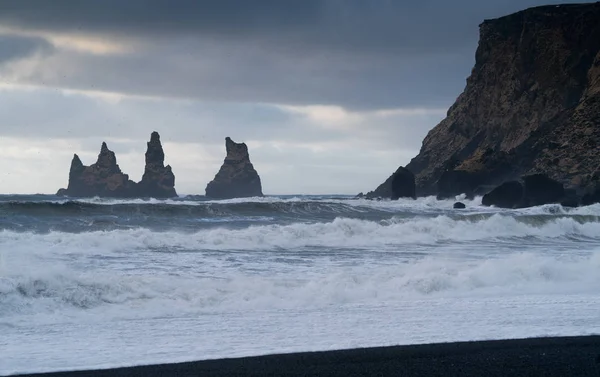 Reynisfjara κοντά στην Vik, Ισλανδία, Ευρώπη — Φωτογραφία Αρχείου