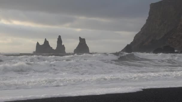 Rock Spire Reynisdrangur Coast Reynisfjara Close Vik Iceland Europe — Stock Video