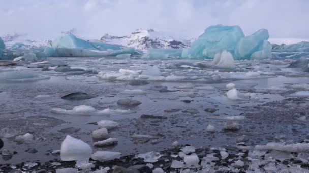 Vista Panorâmica Lagoa Glaciar Joekulsarlon Com Icebergs Fundo Geleira Inverno — Vídeo de Stock