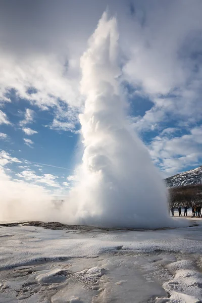 Strokkur geysir, Haukadalur, Islande, Europe — Photo