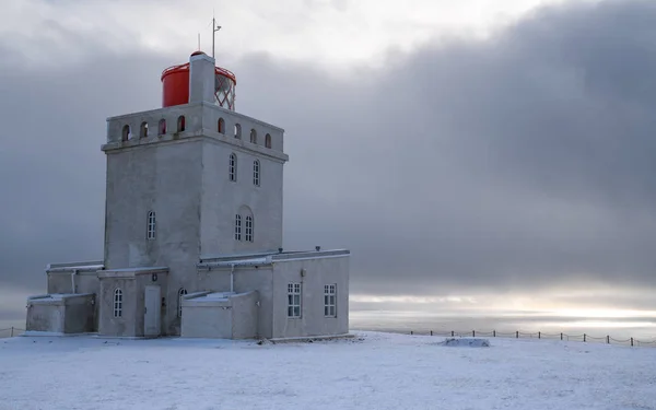 Faro de Cape Dyrholaey, Vik, Islandia — Foto de Stock