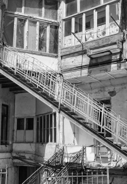 Run-down apartman