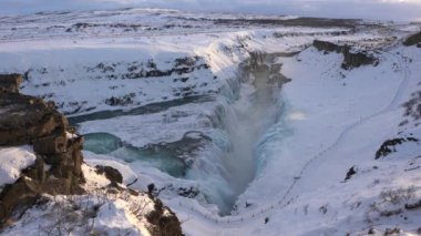 Donmuş şelalenin panoramik görüntüsü Gullfoss, İzlanda, Avrupa