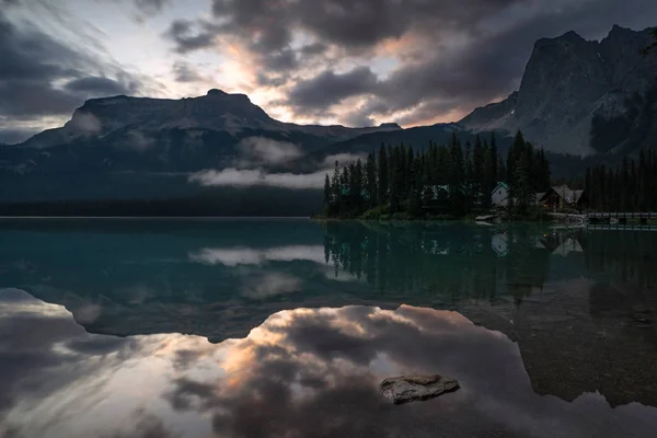 Emerald Lake, Yoho Nemzeti Park, Brit Columbia, Kanada, Kana — Stock Fotó