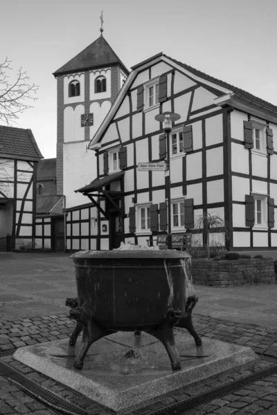 Κέντρο Του Χωριού Odenthal Ενοριακή Εκκλησία Και Παλιά Κτίρια Bergisches — Φωτογραφία Αρχείου
