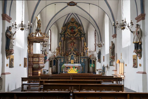 2020年6月11日 施马伦贝格 2020年6月11日 施马伦贝格 圣格特鲁迪斯教区教堂主通道的景观 — 图库照片