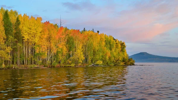 Río Siberiano Ilim Otoño —  Fotos de Stock