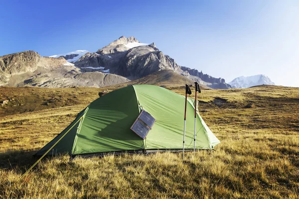 Tent Top Mountain Solar Panel Hangs Tent — Stock Photo, Image