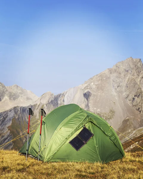 Tältet Toppen Berget Solpanelen Hänger Tältet — Stockfoto