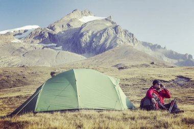 Mont Blanc, Mont Blanc çevresinde yaklaşık 200 km uzunluğunda İtalya, İsviçre ve Fransa 'dan 7 ila 10 günde geçilebilen eşsiz bir yolculuktur..