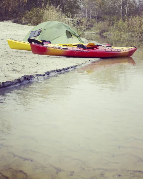 Kayak Sulla Lake Concept Photo Sport Kayak Sulla Rocky Lake — Foto Stock