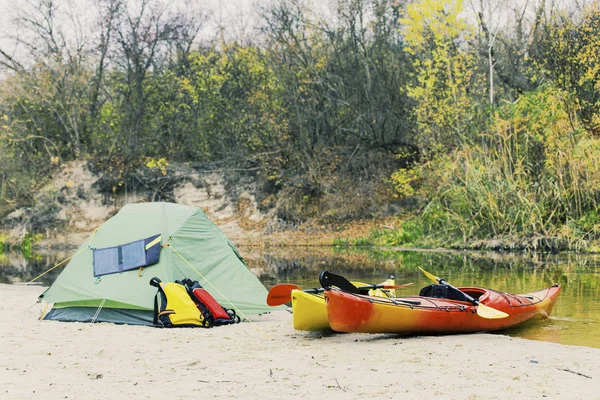 Kajak Koncepció Fotó Sport Kajak Sziklás Partján Közelről Fotó — Stock Fotó