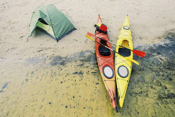 Kayaking Lake Concept Photo Sport Kayak Rocky Lake Shore Close — Stock Photo, Image