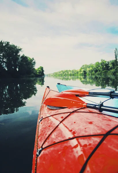 Kayaking Lake Concept Photo Sport Kayak Rocky Lake Shore Close — Stock Photo, Image