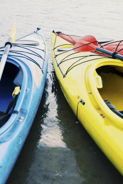 Kayaking Lake Concept Photo Sport Kayak Rocky Lake Shore Close — Stock Photo, Image