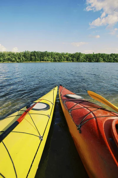 Kayak Lago Concept Photo Kayak Deportivo Costa Del Lago Rocoso — Foto de Stock