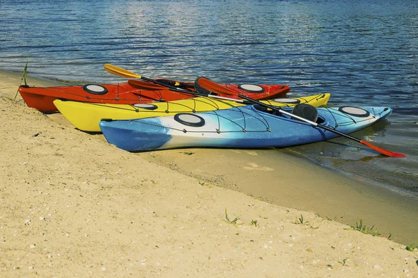 Kayaking Lake Concept Photo Sport Kayak Rocky Lake Shore Close — Stock Photo, Image