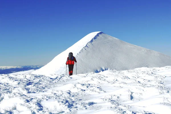 Winterwanderung Den Bergen Mit Rucksack Und Zelt — Stockfoto