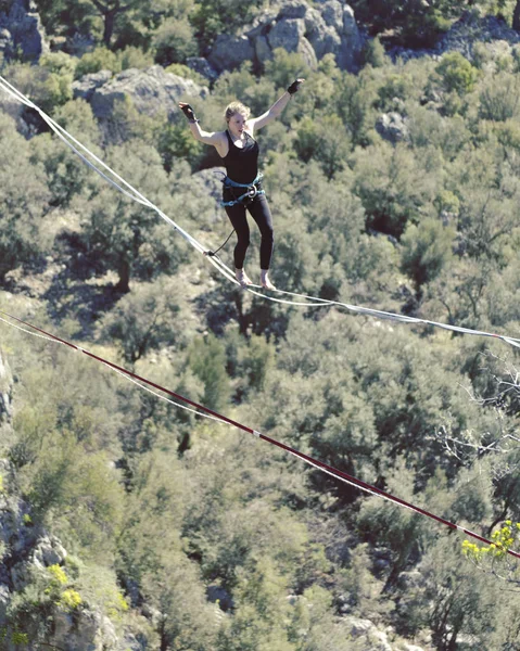 Highliner Rope Highline Background Mountains Extreme Sport Nature Balancing Sling — Stock Photo, Image