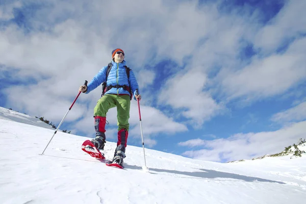 Escursioni Invernali Montagna Con Ciaspole — Foto Stock