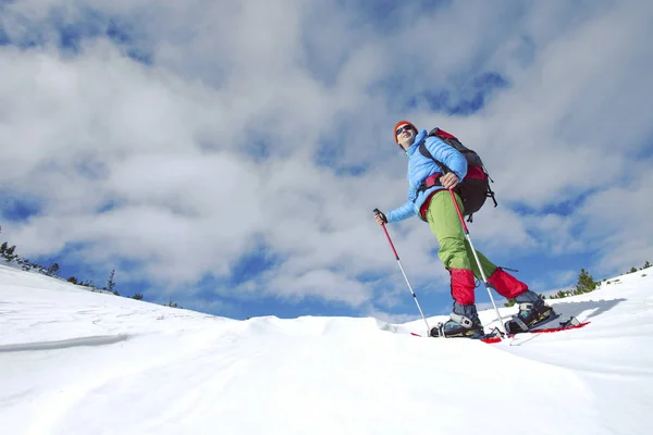 Escursioni Invernali Montagna Con Ciaspole — Foto Stock