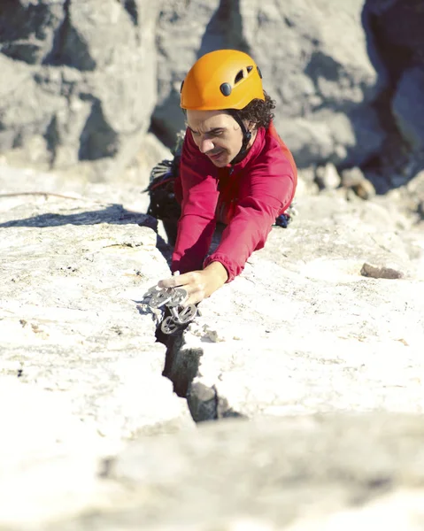 Scalatore Casco Arrampica — Foto Stock