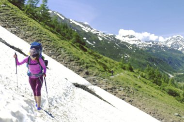 Kanada dağlarda trekking