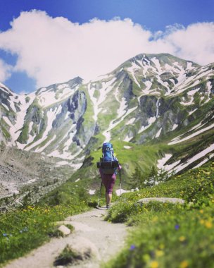 Kanada dağlarda trekking