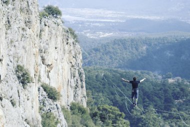 Gökyüzünde aşmak. Antalya'da Türk Highline karnaval.