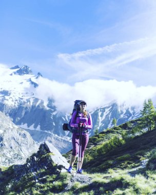 Kanada dağlarında trekking. Zam popüler recreatio olduğunu