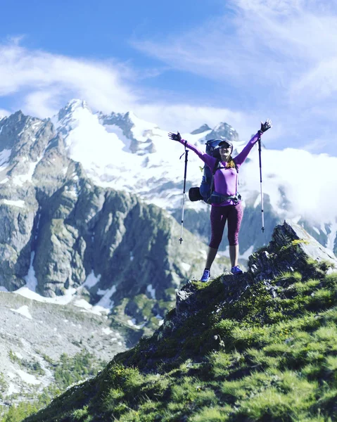 Kanada dağlarında trekking. Zam popüler recreatio olduğunu