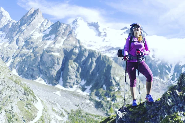 Kanada dağlarında trekking. Zam popüler recreatio olduğunu