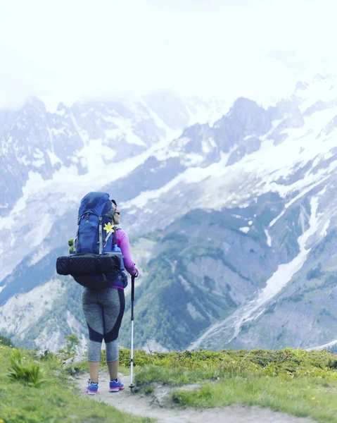 Wandern in den kanadischen Bergen.Wandern ist die beliebte Freizeitbeschäftigung — Stockfoto