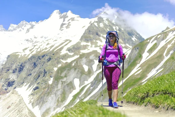 Tour du Mont Blanc jest unikatowy trek około 200 km — Zdjęcie stockowe