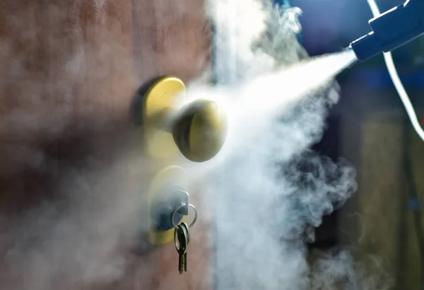 anahtarların ve kapı kollarının buhar işlemesi, dezenfeksiyon