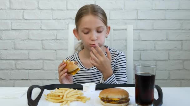 Child Eating Hamburger Fries Restaurant Kid Fast Food Girl Drinks — Stock Video