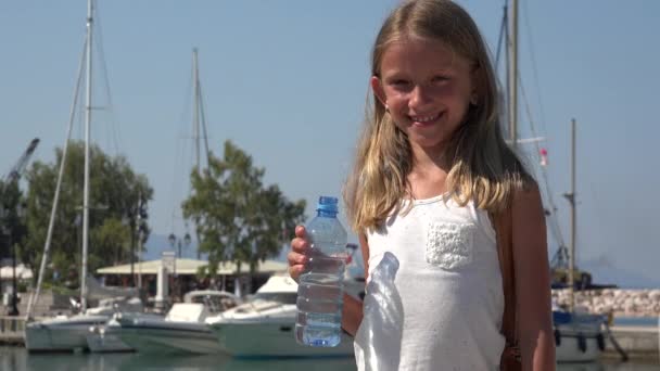 Child Drinking Water Beach Seaport Kid Summer Vacation Seashore Girl — Stock Video