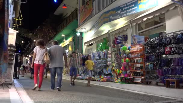 Griekenland Lefkada Toeristen Mensen Winkelen Souvenirs Nacht Avonds Weergave — Stockvideo