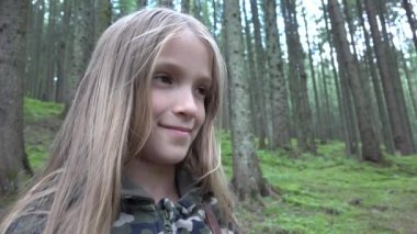 Orman, Doğa, kız macera kamp içinde açık oynayan çocuk çocuk