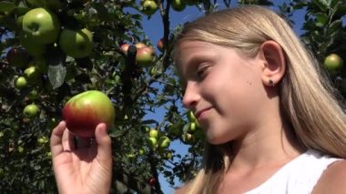 Elma Bahçesi, çocuk evlat meyve ağacında, çiftçi kız Köyü'nde tatma