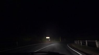 Yoldaki Gece Trafiği, Karanlık Otoyolda Araba Sürme, Seyahat Manzarası, POV